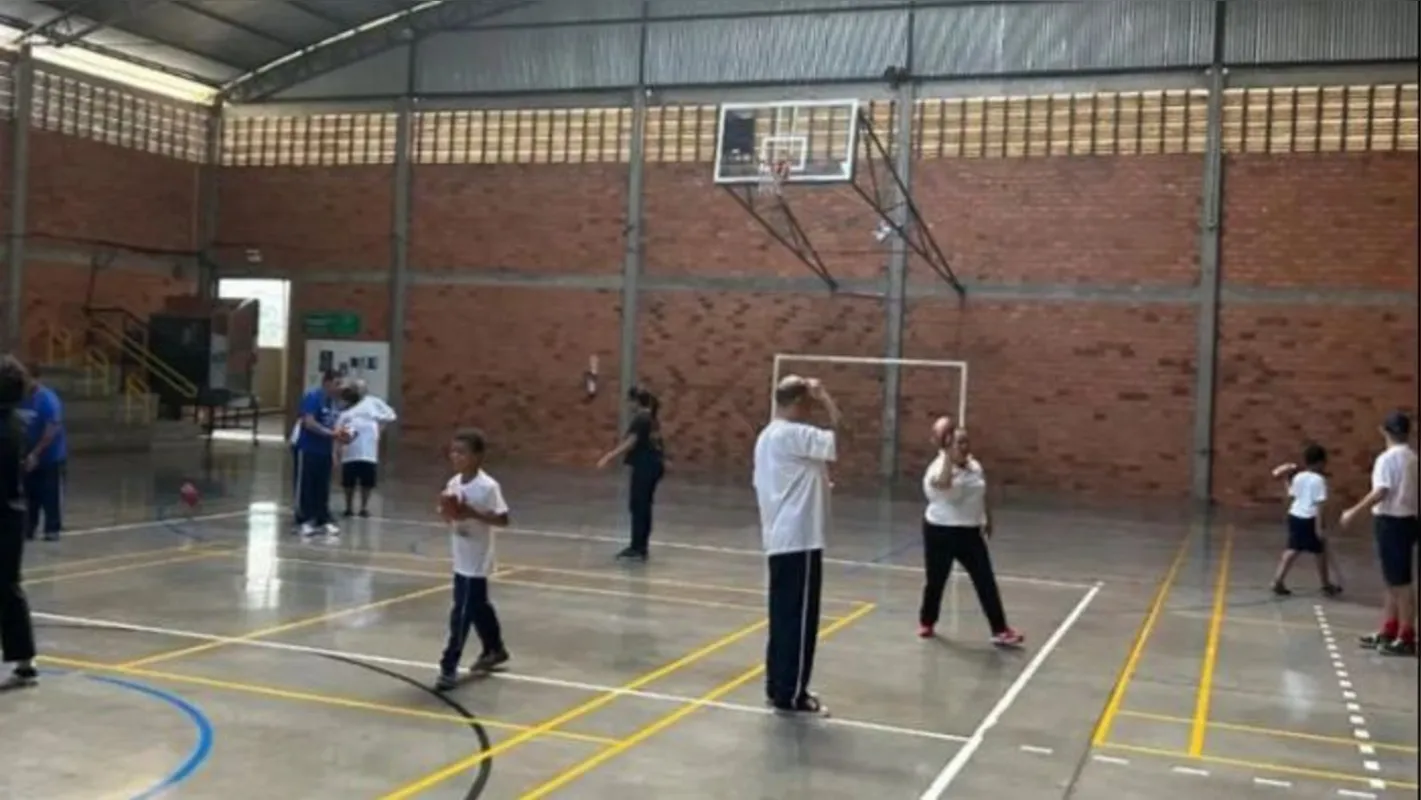 Imagem ilustrativa da imagem UTFPR promove treinos de flag football para alunos da Apae