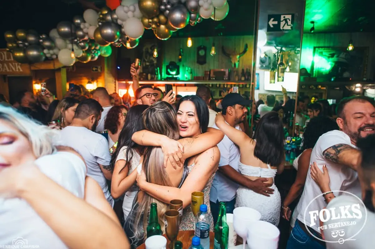 Imagem ilustrativa da imagem Últimas vagas para as festas de Réveillon em Londrina, Maringá e Curitiba