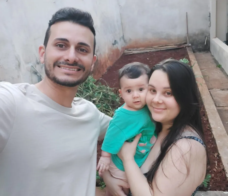 Diovane Soares Pereira e Suzana Donato dos Santos Soares com Gabriel, o primeiro filho do casal: "A gente só tem a agradecer pela vida dele"