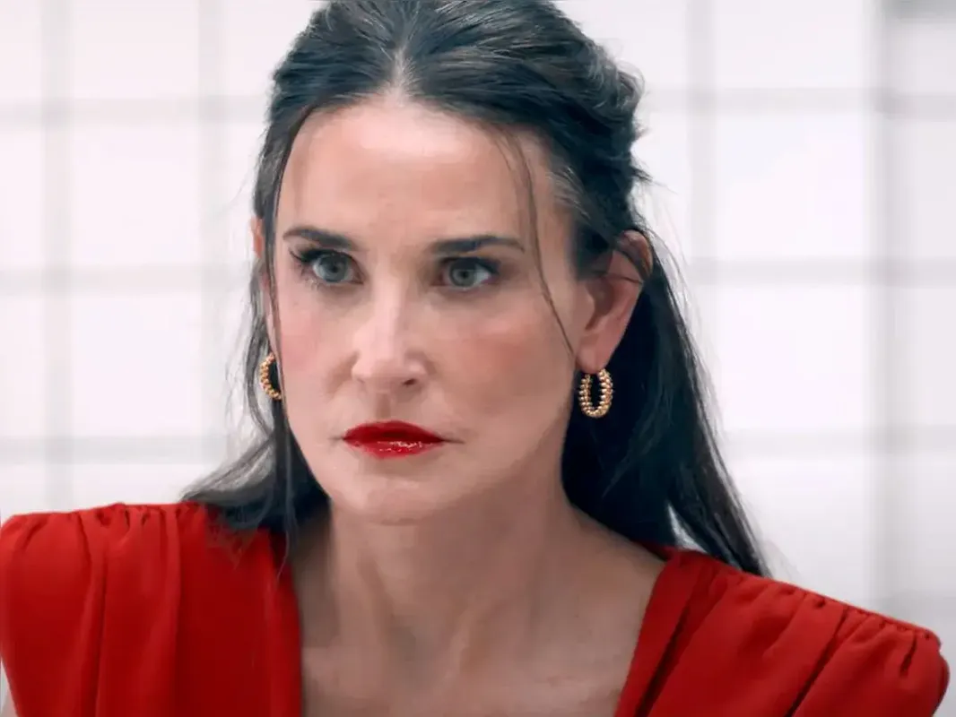 Demi Moore em "A Substância": forte concorrente ao Oscar, mesmo com o final  bizarro do filme