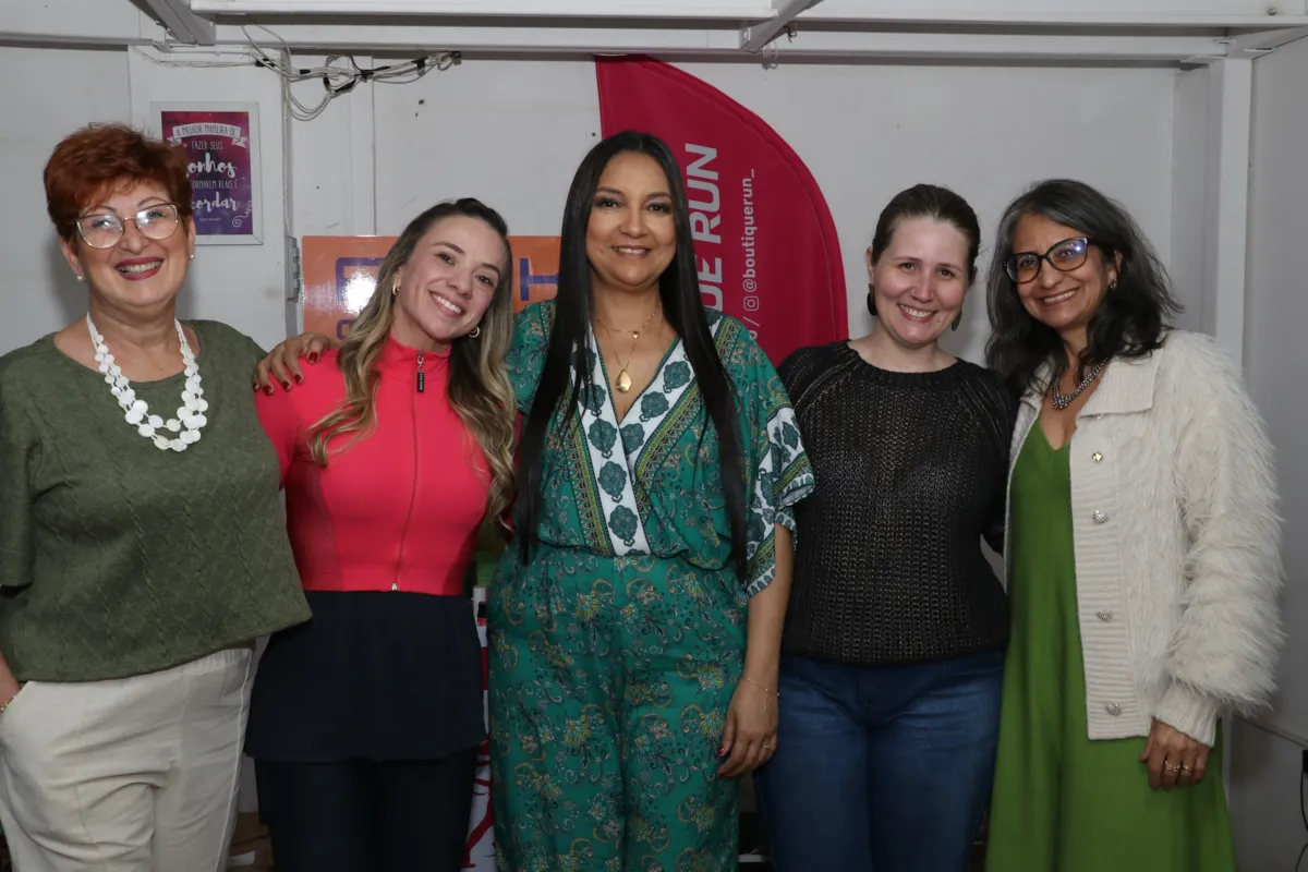 Eda Caveleri , Bárbara Tonon, a escritora Maria Paccelle, Ana Paula Vila Nova e a aroma terapeuta Vera Lúcia Duarte