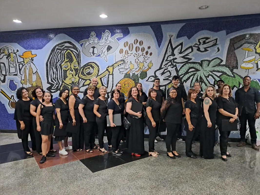 O Coral Em Canto, de Ibiporã, com regência de Domingos teixeira dos Santos, também é atração na quinta-feira