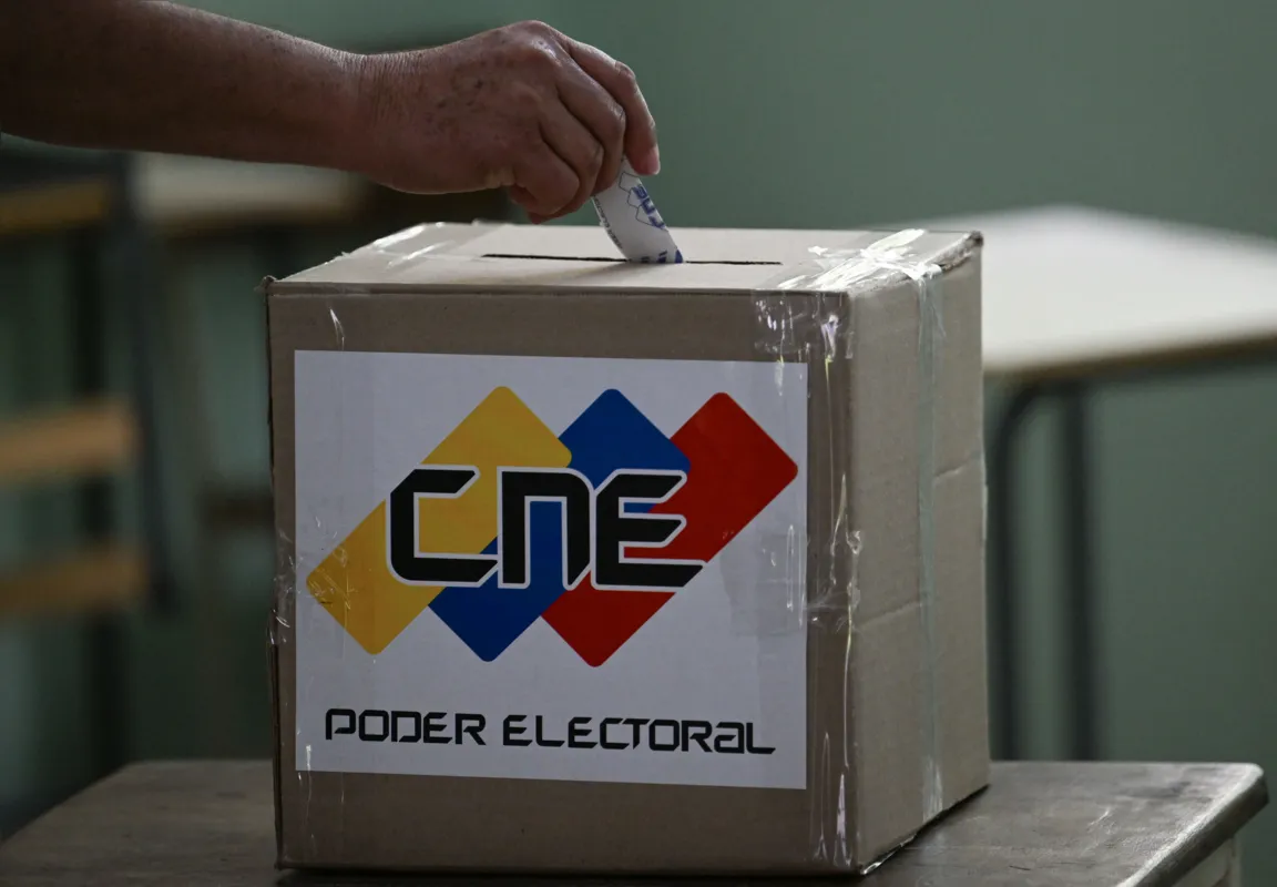 Venezuelanos votam sem ter certeza de que uma vitória da oposição a Maduro seria respeitada