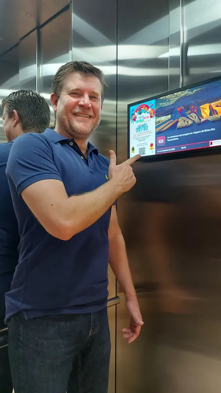 O síndico do condomínio London Village, Rui Rapcinski, conta que os informes do condomínio repassados via mídia digital facilita a comunicação e promove a sustentabilidade