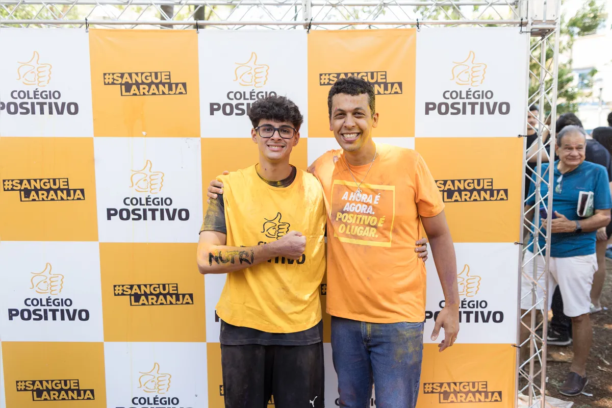 Pedro Marinho Luch celebrou a aprovação em Nutrição ao lado do professor de História, Fernando Cavalcante
