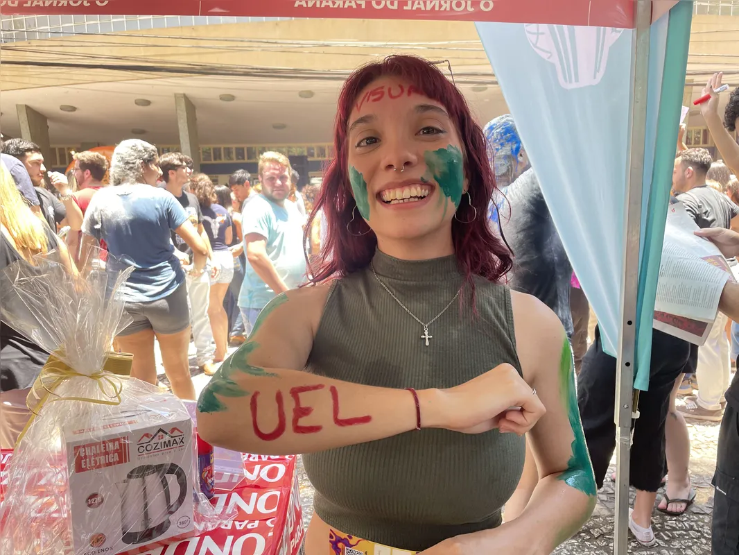Aprovada em artes visuais, Julia Locatelli, 18, afirma que ver o nome na lista foi uma sensação indescritível