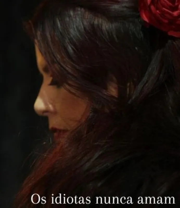 Imagem ilustrativa da imagem Videoclipe 'Os Idiotas Nunca Amam' traz música e poesia