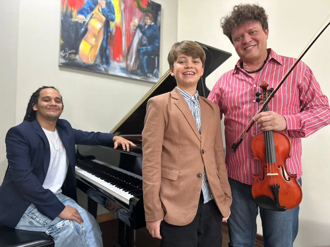 Roney Marczak, Roney Filho e o pianista Gonçalo Rebelato fazem turnê musical na Europa até o dia 10 de julho