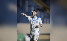Lucas Marques comemora primeiro gol pelo Tubarão