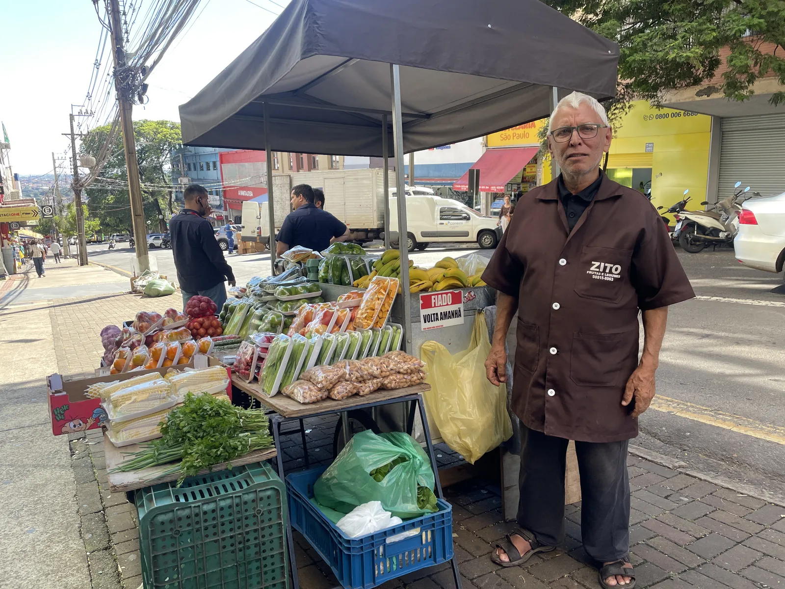 José João da Silva, o Zito, vende frutas, verduras e legumes