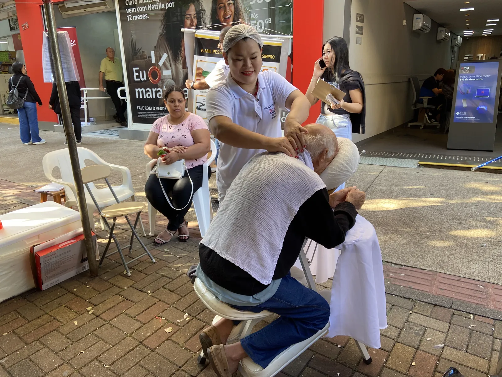 Uma de massoterapia no Calçadão de Londrina