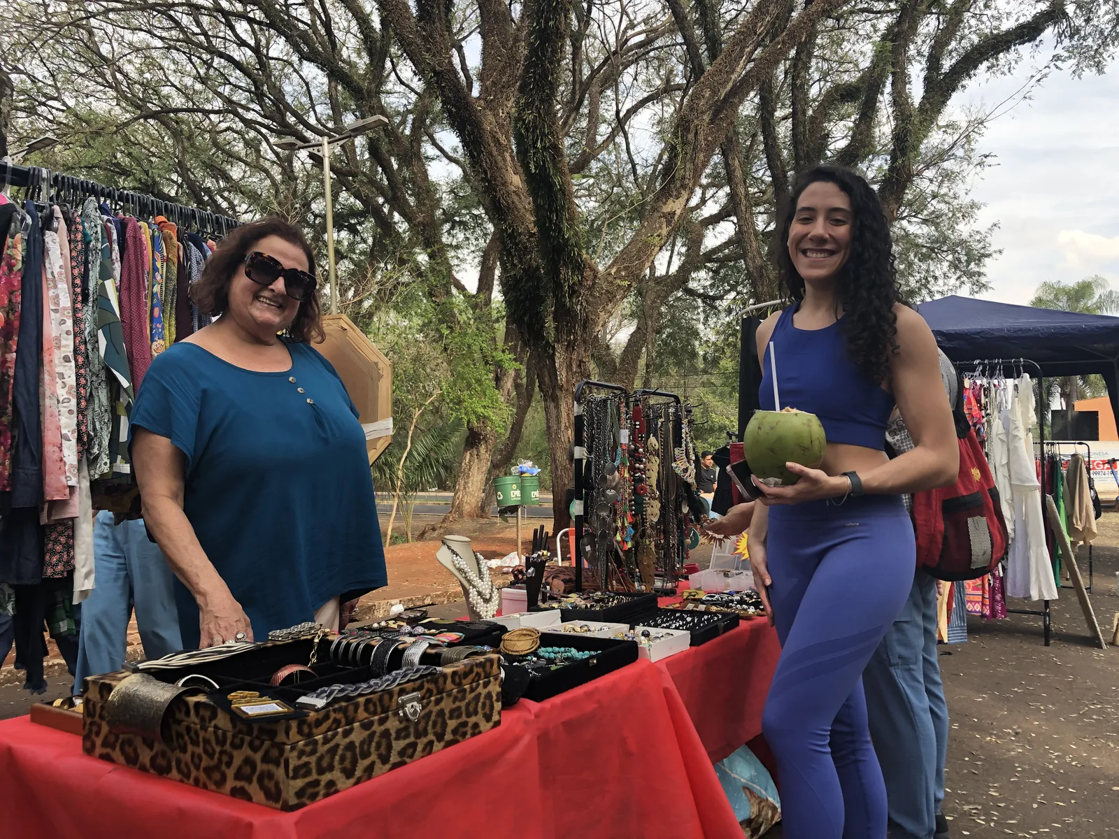Maeve Mendonça e Maria Izabel Leal: verão em pleno inverno