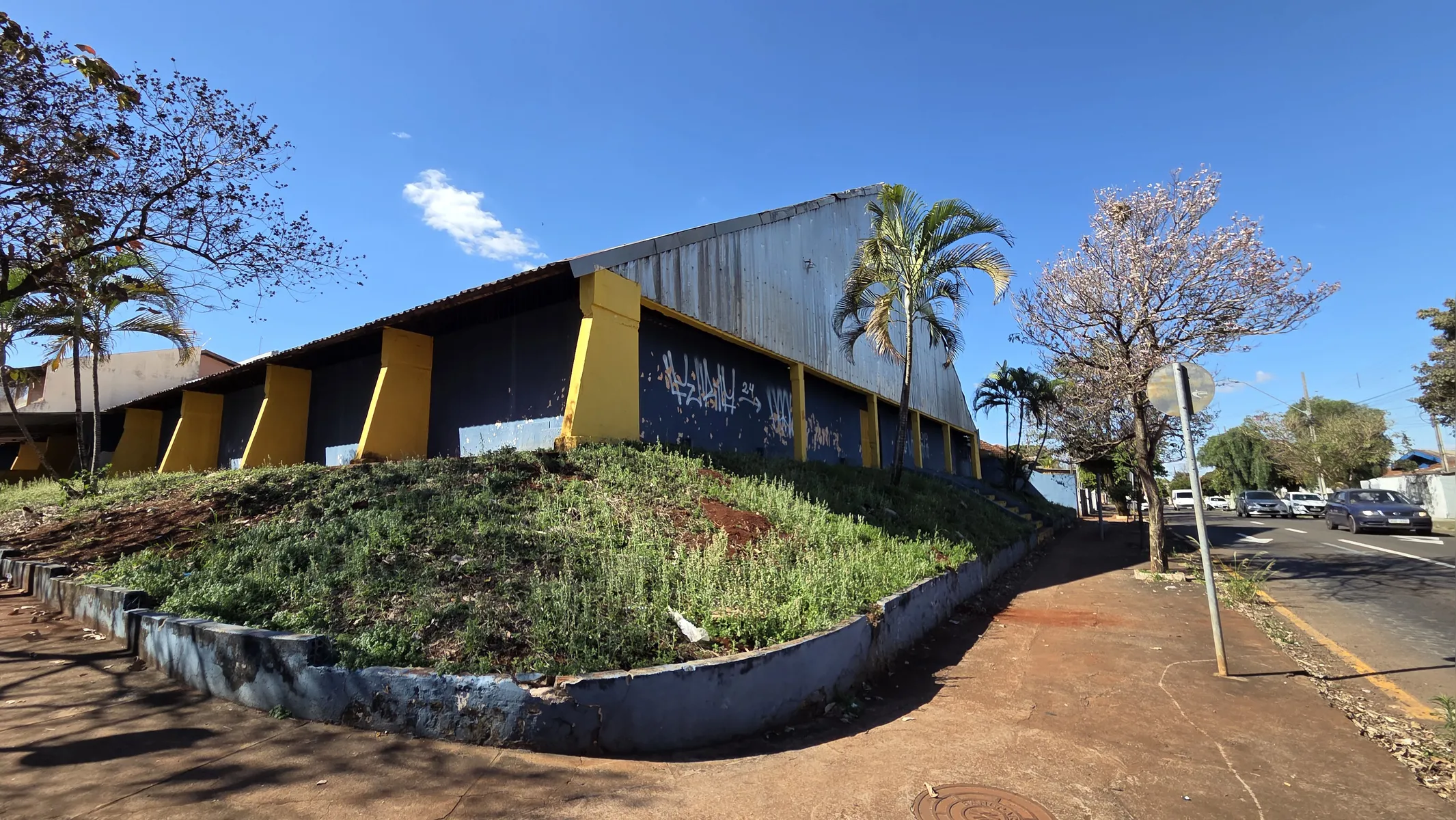 Imagem ilustrativa da imagem Alvo de reclamações de moradores, Palácio do Futsal vai a leilão
