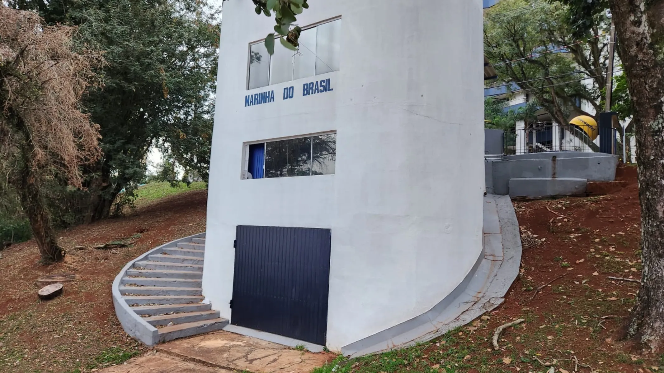 Imagem ilustrativa da imagem Motos aquáticas desafiam a Marinha no Lago Igapó