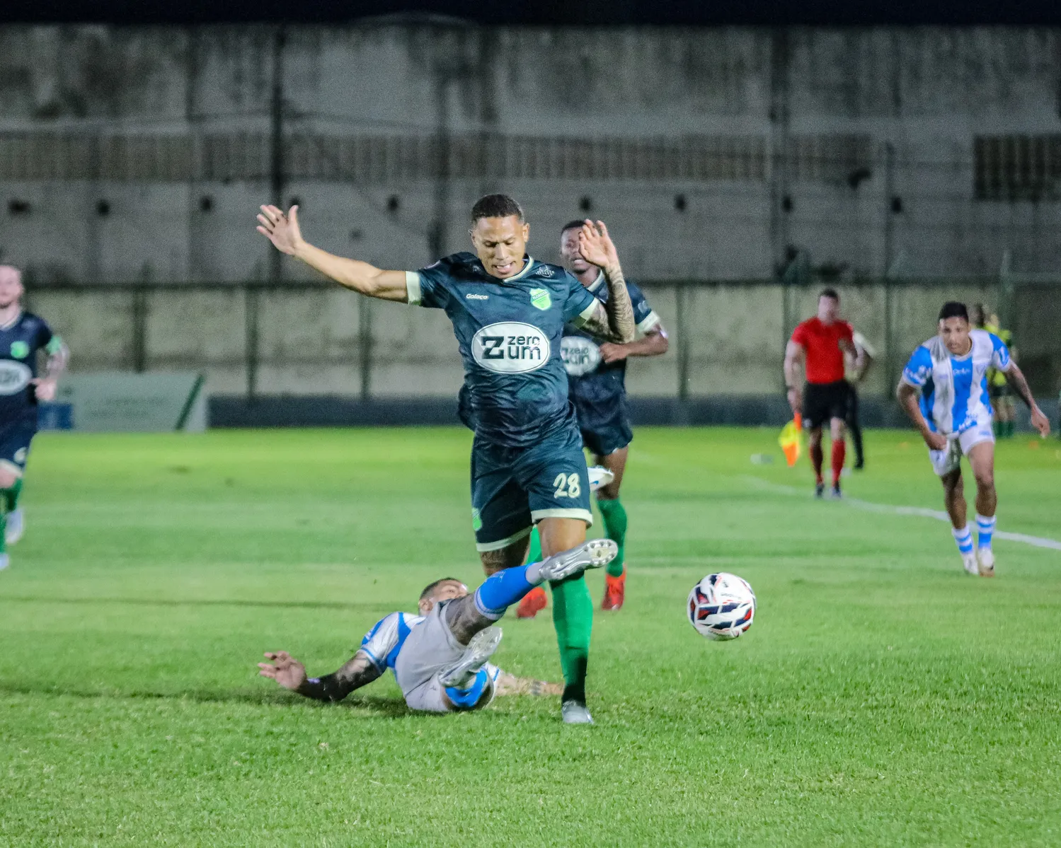 Floresta enfrentou o Londrina em casa na primeira fase e perdeu por 2 a 0