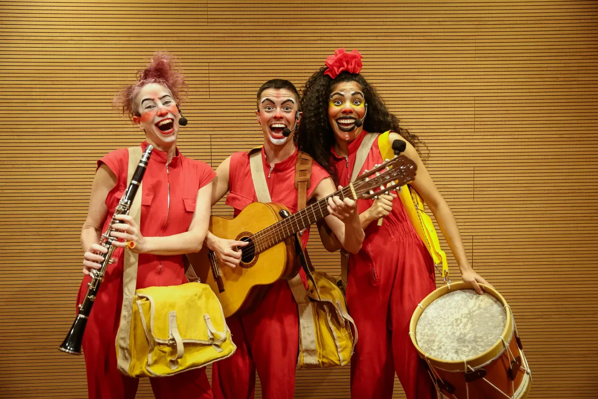No sábado, o Circo di SóLadies / Nem SóLadies leva ao Calçadão de Londrina o espetáculo "A História Não Contada das Músicas Infantis", às 11h