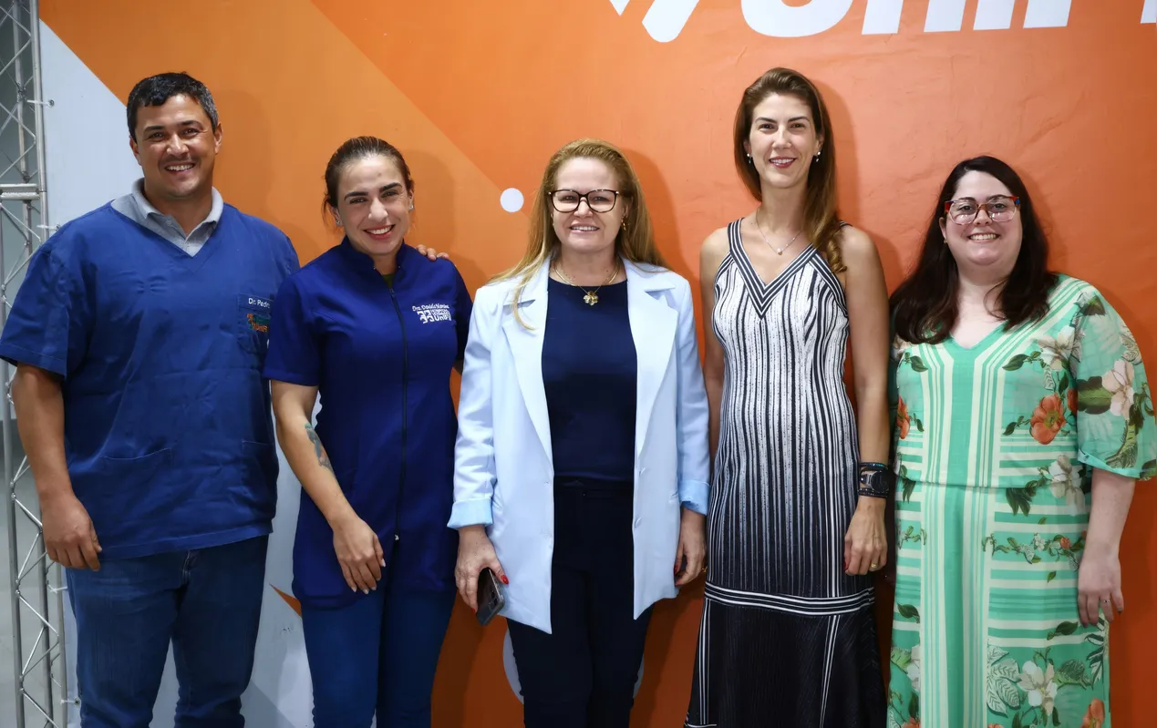 Cirurgião Pedro Henrique de Carvalho (referência em equinos), coordenadora do Hospital Veterinário da UniFil Daniela Martina, pró-reitora de Extensão e Assuntos Comunitários Magali Roco, secretária de Meio Ambiente de Cambé Roberta Queiroz Amaral e a pró-reitora de Graduação Anelise Franciosi