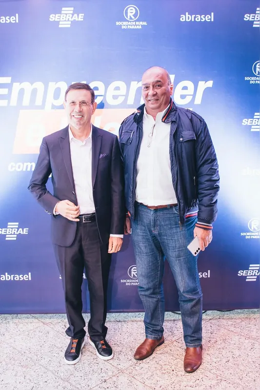 Carlos Wizard, empresário e escritor, e Marcelo Janene El‑Kadre presidente da Sociedade Rural do Paraná