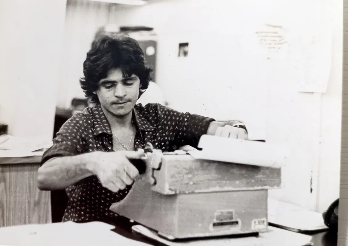 Nilson Monteiro na redação da Folha de Londrina; ele trabalhou na cidade entre os anos 1970 e 1980