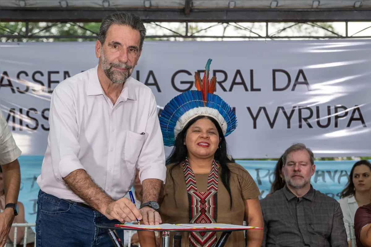 Enio Verri, diretor-geral brasileiro da Itaipu, e ministra dos Povos Indígenas, Sonia Guajajara