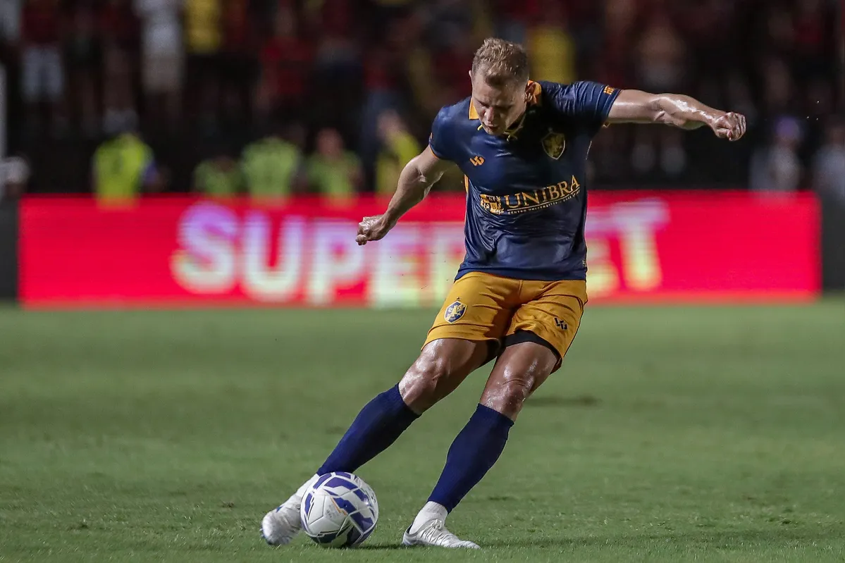 Jonas, ex-Flamengo, é um dos pilares do meio-campo do Retrô
