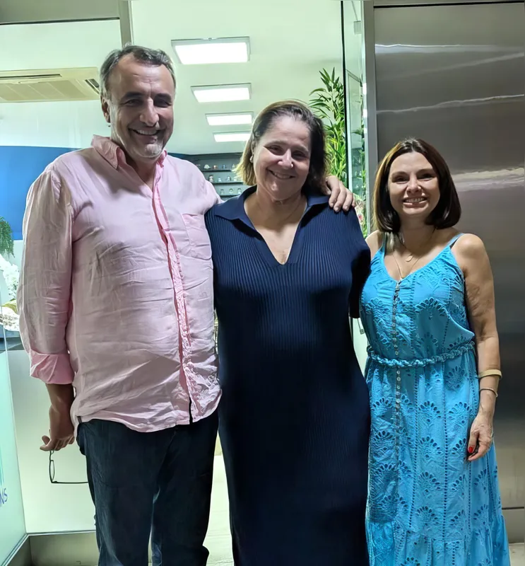 João e Chris Faria com a anfitriã Ana Fabricia Sapia