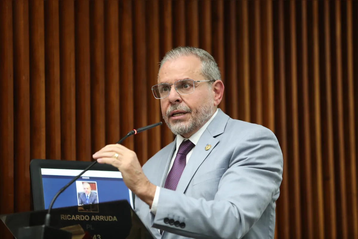 Não quero que suspenda nada, até porque eu sei que essa denúncia é infundada, que não devo, e confio na Justiça do Paraná. Prefiro que continue, que seja julgado”, disse Ricardo Arruda