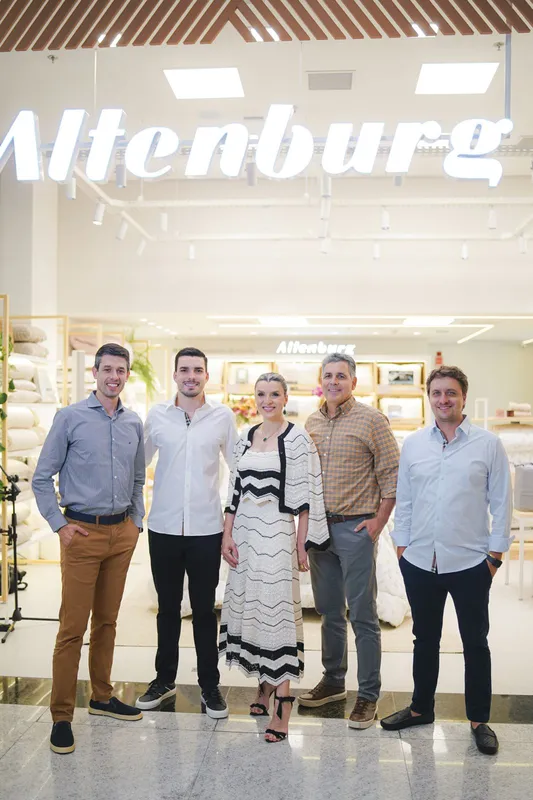 Tiago Altenburg, Gabriel Chimentão,  Inês Chimentão, Marcos Alves e Rafael Chimentão
