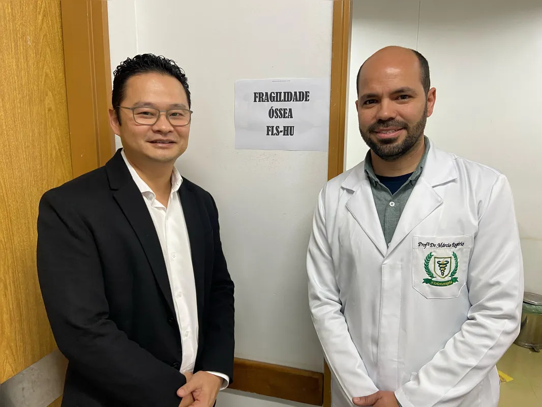 Fernando Yabushita, cirurgião ortopedista, e Márcio de Oliveira, responsável pelo setor de fisioterapia