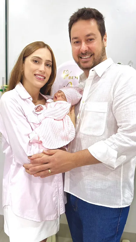 Thainá Bernardelli e Bruno Castanho,  com a filha Bella