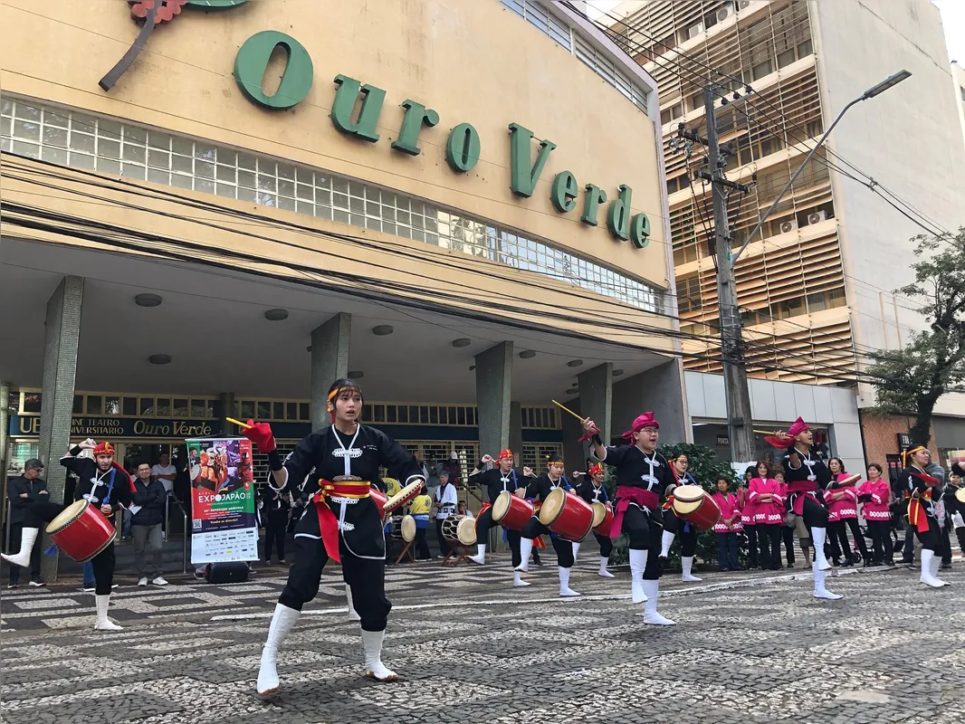 O lançamento da Expo Japão chamou atenção de quem passou pelo centro de Londrina na manhã de sábado (14)