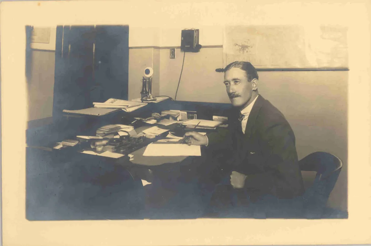 Arthur Thomas em sua sala de diretor da Companhia de Terras Norte do Paraná