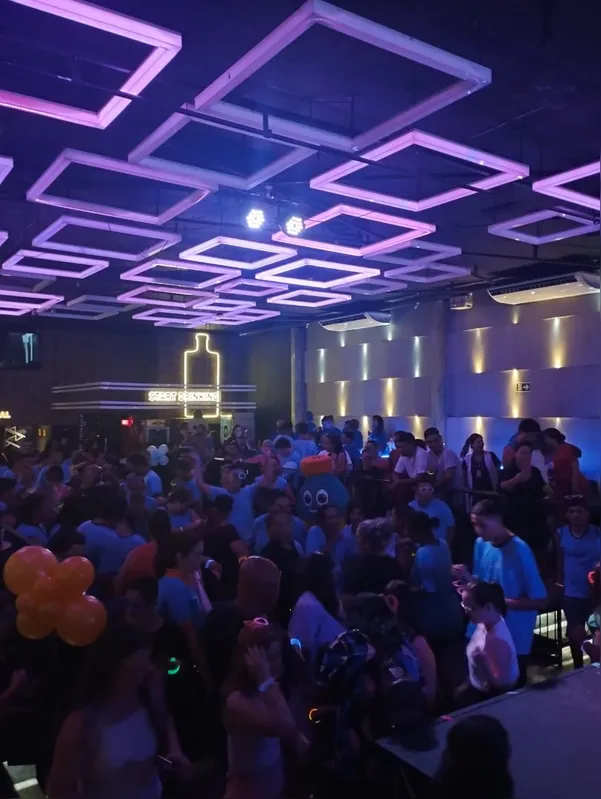 Evento com música, iluminação especial, lanches e acessórios será realizado no 2800 Music Club, em Londrina