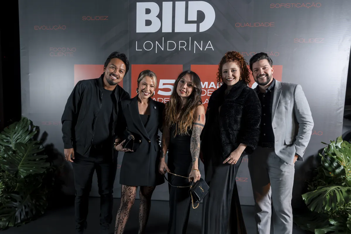 Dan Murata, Sol Golveia, Thais Fujarra, Manuela Valente e Gabriel Hilário