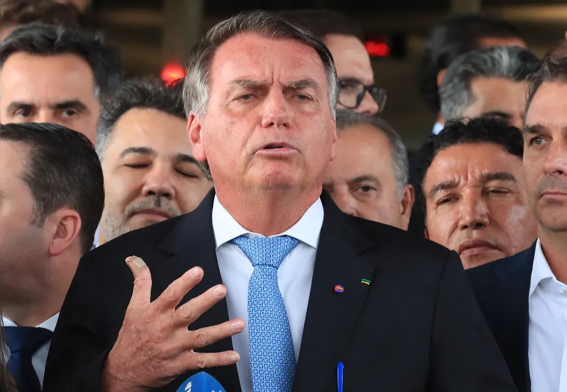 "Vocês sabem que lá atrás, eu não fiz campanha, mas foi depositado na minha conta R$ 17 milhões, botei 2 milhões na conta dele", disse Jair