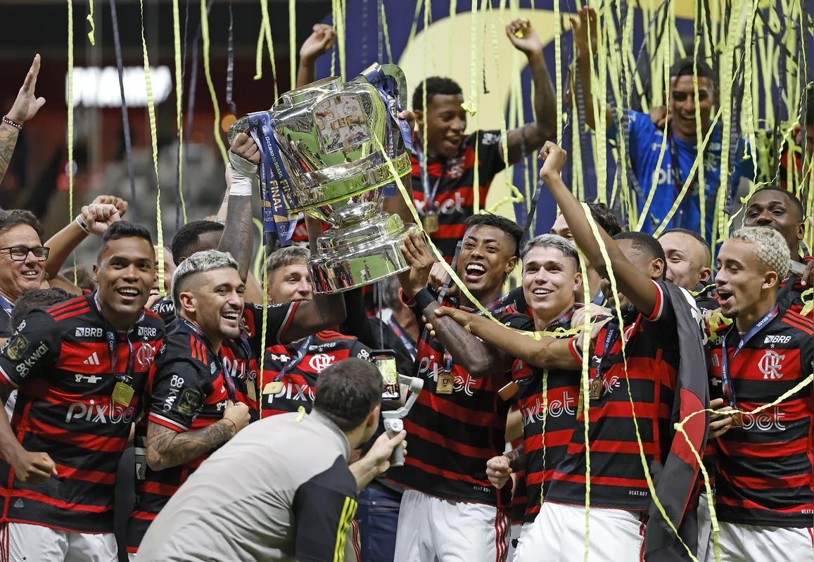 Imagem ilustrativa da imagem Brasileirão consagra 10 anos de polarização Flamengo x Palmeiras