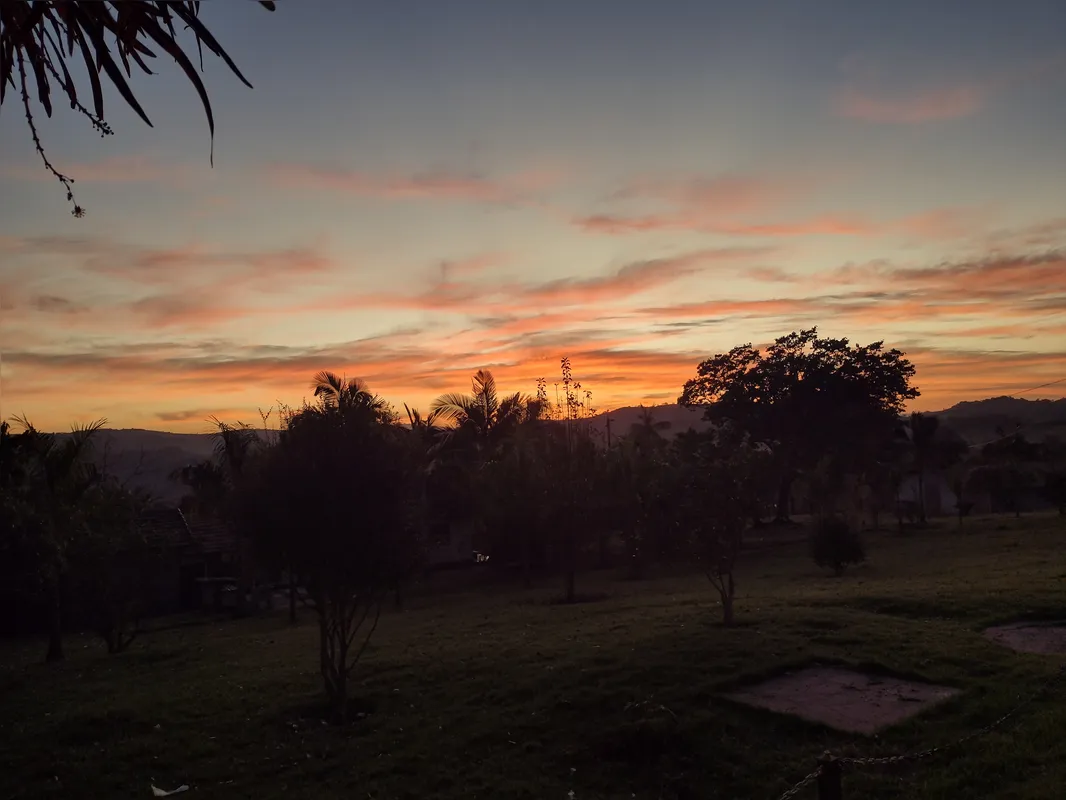 Imagem ilustrativa da imagem CIDADE FALA - Por do sol