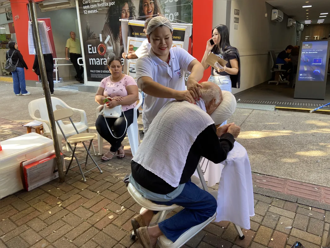 Uma de massoterapia no Calçadão de Londrina