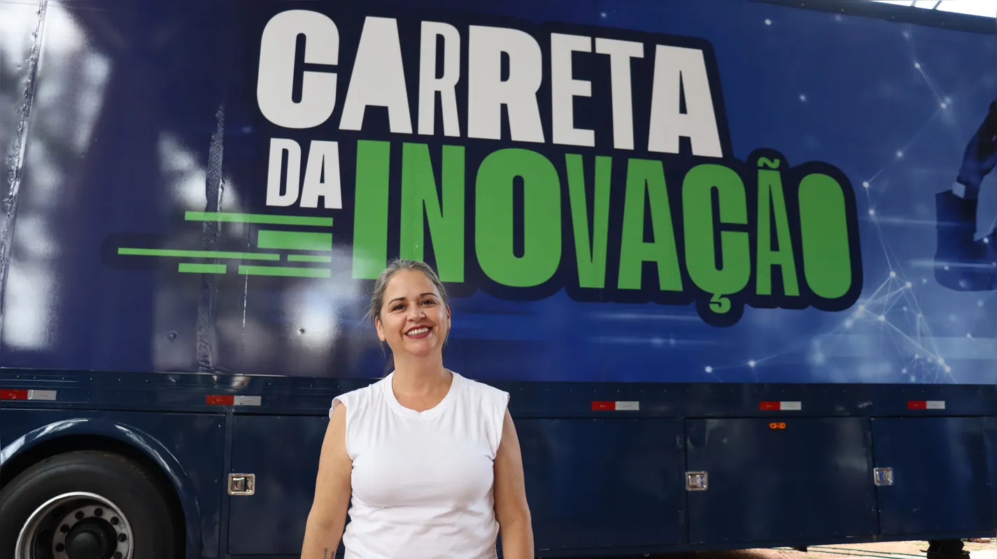Maria José Ribeiro Trince, coordenadora pedagógica da Escola Municipal Santos Dumont, de Cambé, participou das atividades com os alunos: "Atividades novas os deixam empolgados"