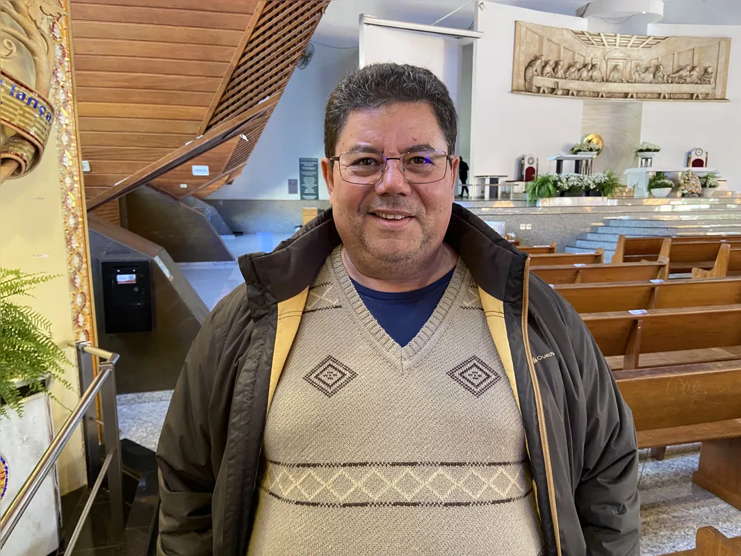 O padre Joel Medeiros explica que a devoção ao Coração de Jesus tem origem no Evangelho de São João