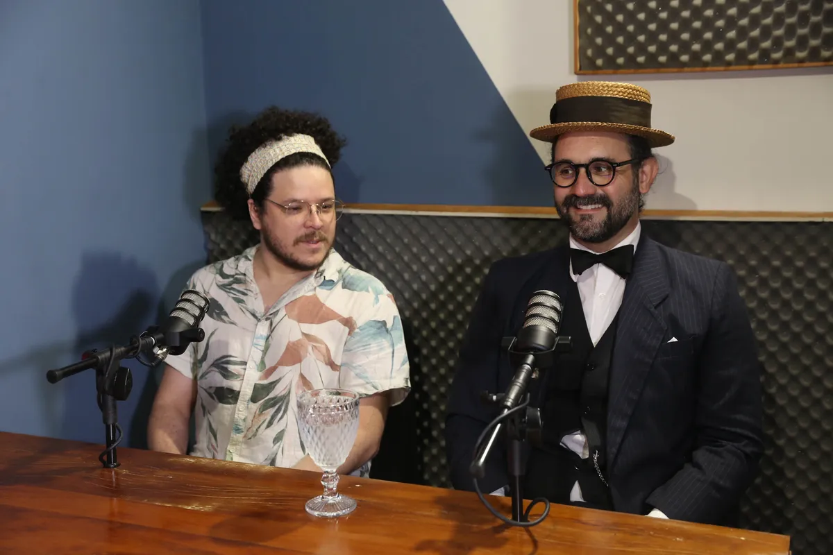 Rodrigo Poggian e Osório Perez no podcast "Crônicas de Londrina e Outras Cidades": bate-papo, com direito à música, está no canal do YouTube da Folha