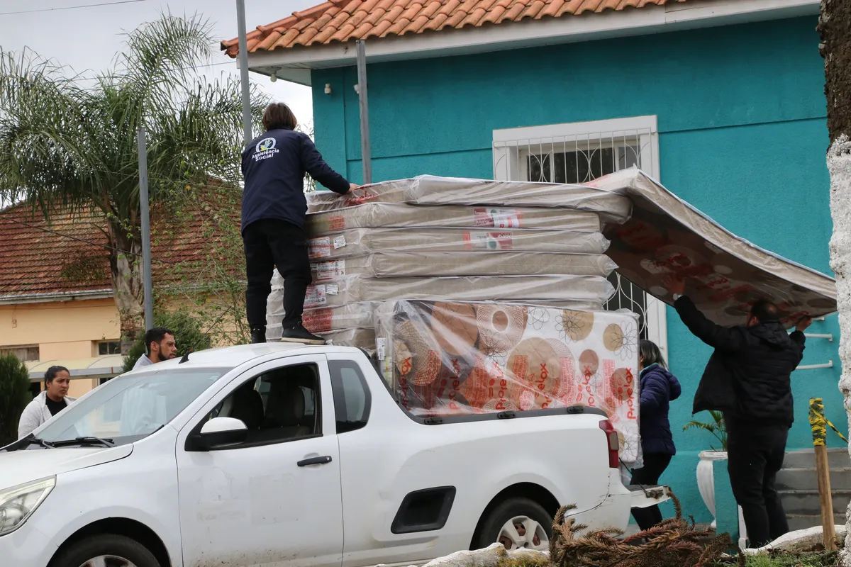 Imagem ilustrativa da imagem Chuva de granizo afeta 2,4 mil pessoas em Castro
