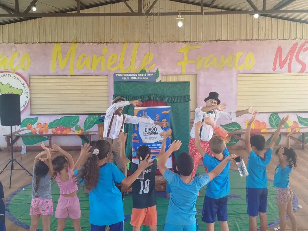 O projeto "Vencer" na Escola Municipal do Campo Trabalho e Saber, localizada no Eli Vive I, distrito de Lerroville: distante da cidade, escola aproxima os alunos da arte circense