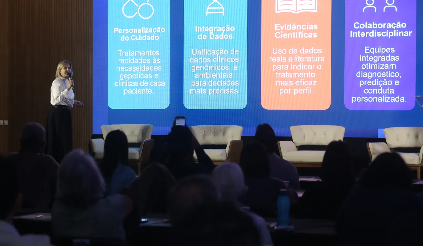 Andrea Name, diretora do CCS da UEL