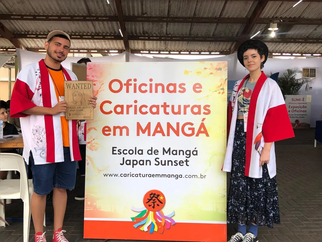 Eduardo de Souza e Lorena Palhares: espaço de criatividade no Londrina Matsuri na oficina de mangá