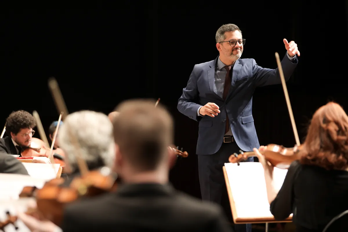 O maestro Rossini Parucci rege a temporada de concertos Ouro Verde que tem início nesta quinta-feira (13)