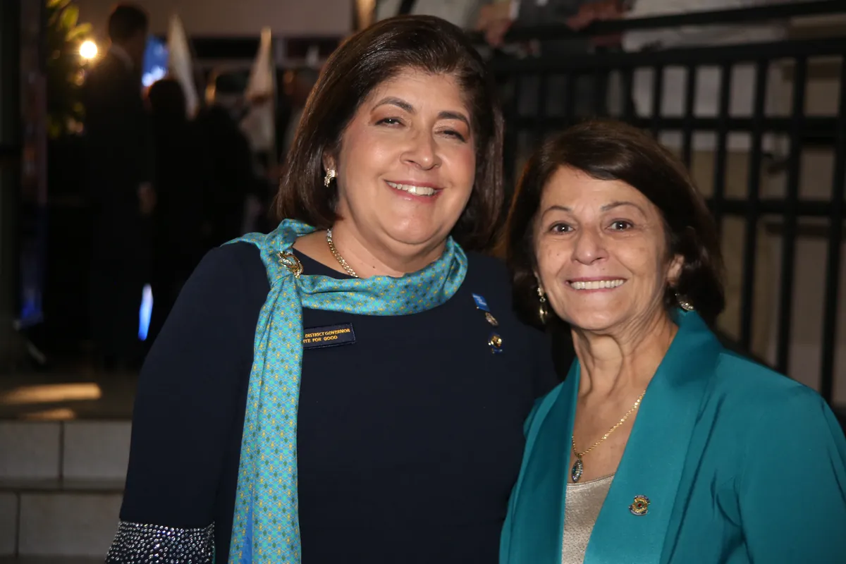A nova governadora Irma Alves Meneghel Paiva com Irma Sueli Oricolli, que também foi governadora do Distrito 4710 do Rotary (2016/2017)