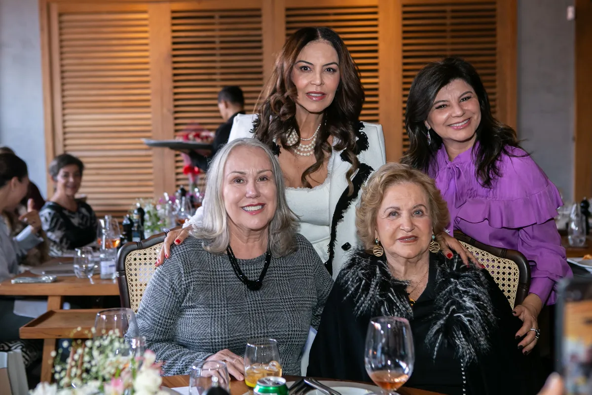 Regina Inocente, Anita Caetano dos Reis, Dalva Inocente e Patrícia Reis