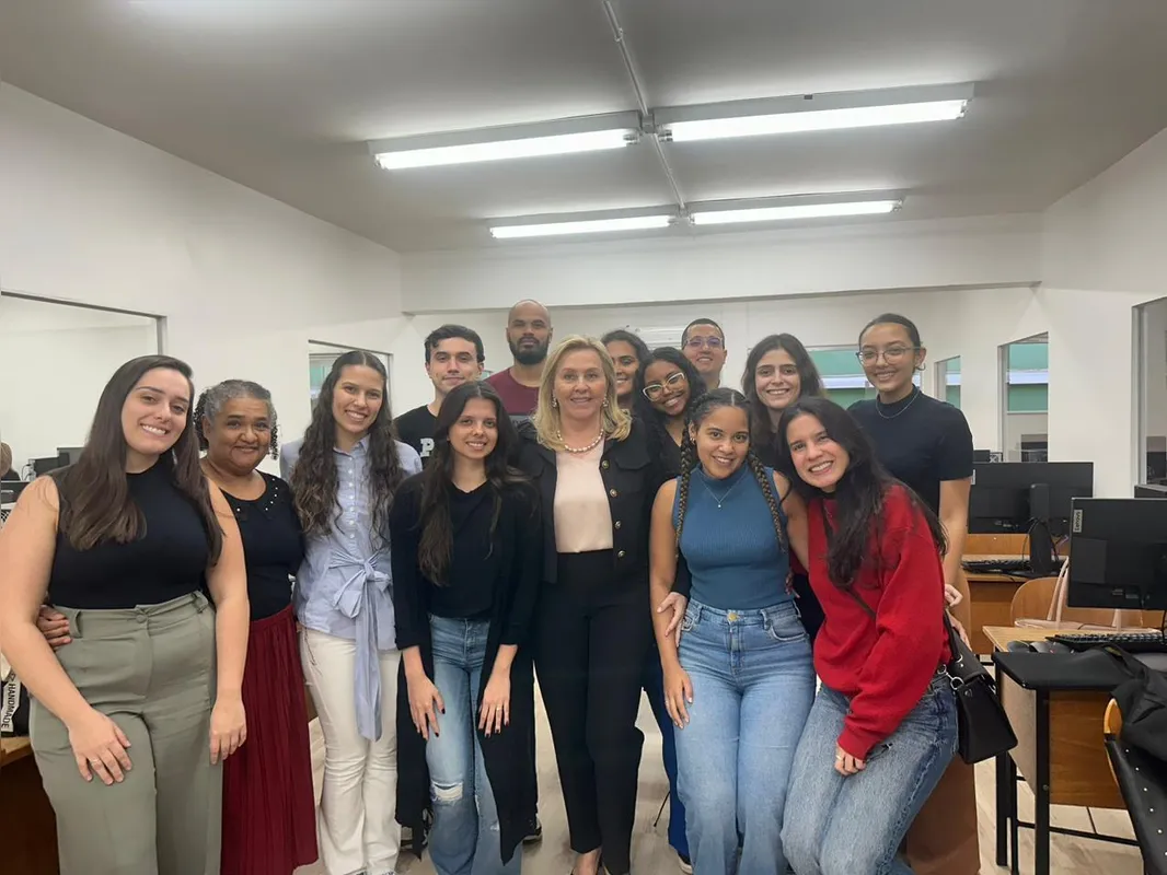 Anilza Dionísio da Silva no Escritório de Aplicação de Assuntos Jurídicos: aos 55 anos , ela venceu todas as etapas até a formatura