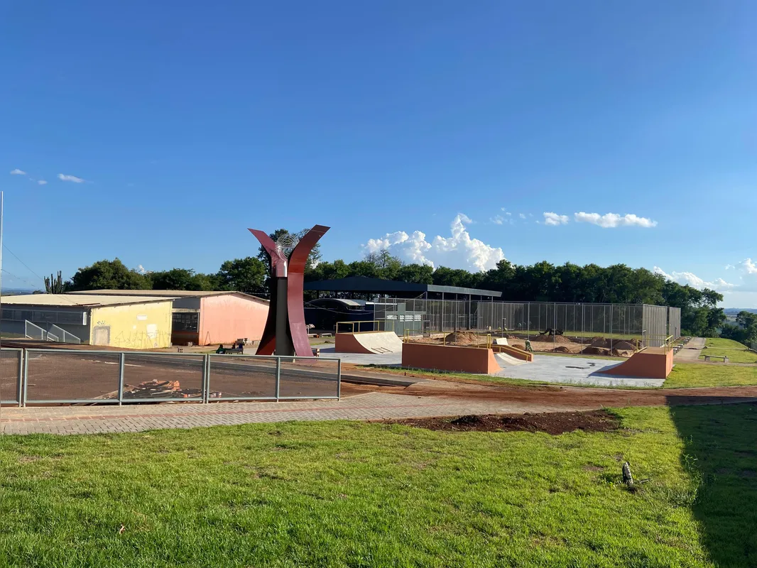 Imagem ilustrativa da imagem Descaso com a Praça da Juventude na Zona Norte se arrasta há anos